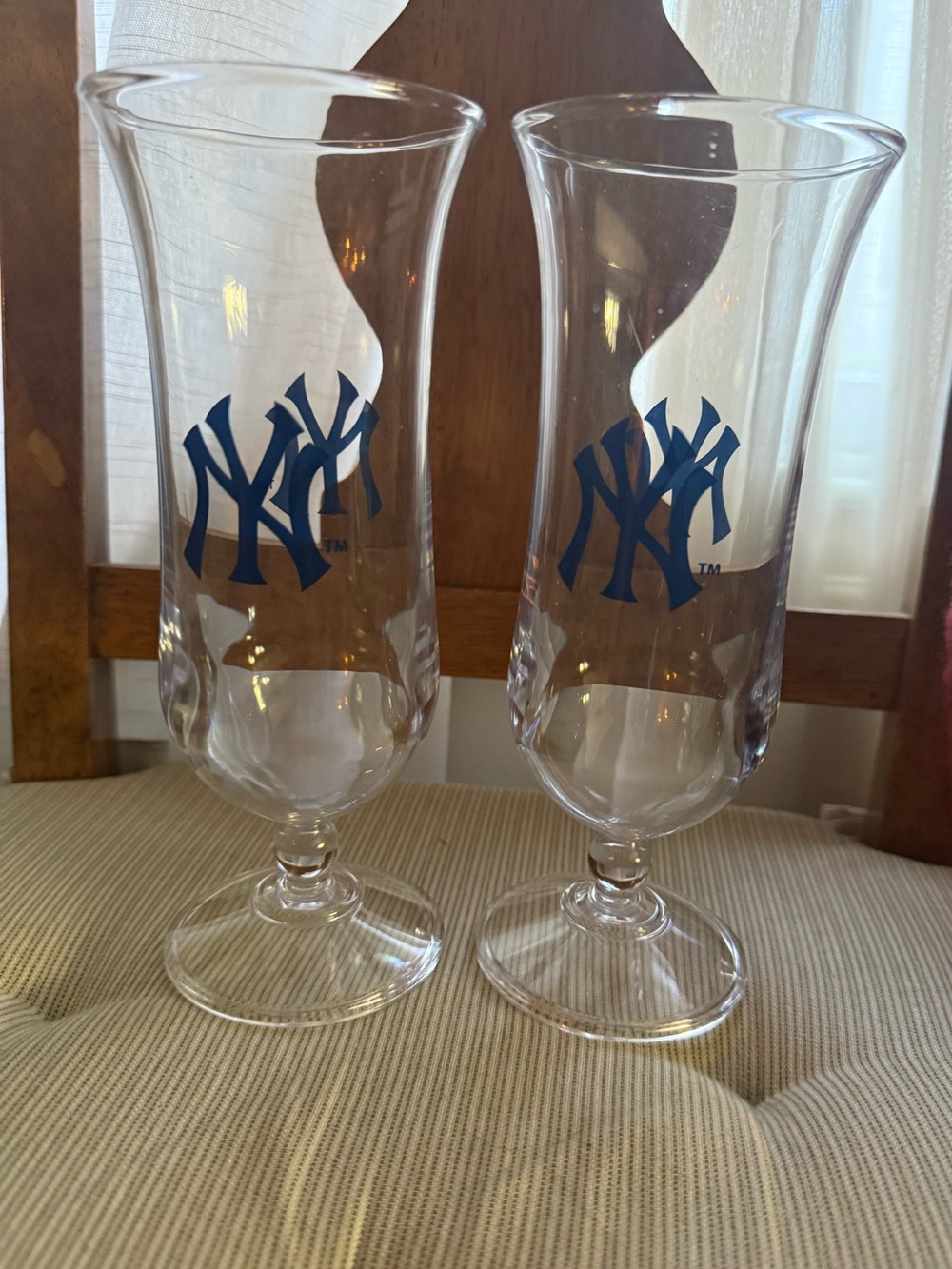 Yankees 5 plastic glasses 2 tall & 3 large drink cups